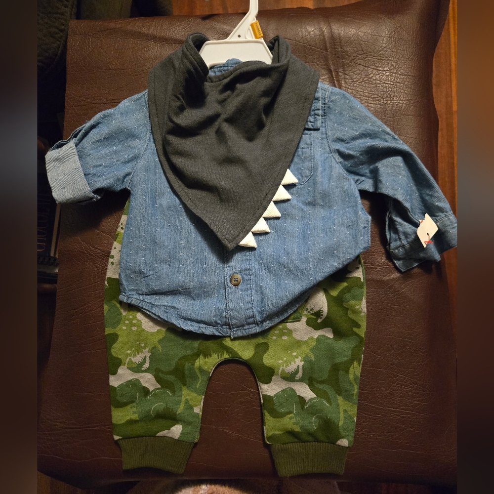New Dinosaur Baby Outfit with Bib